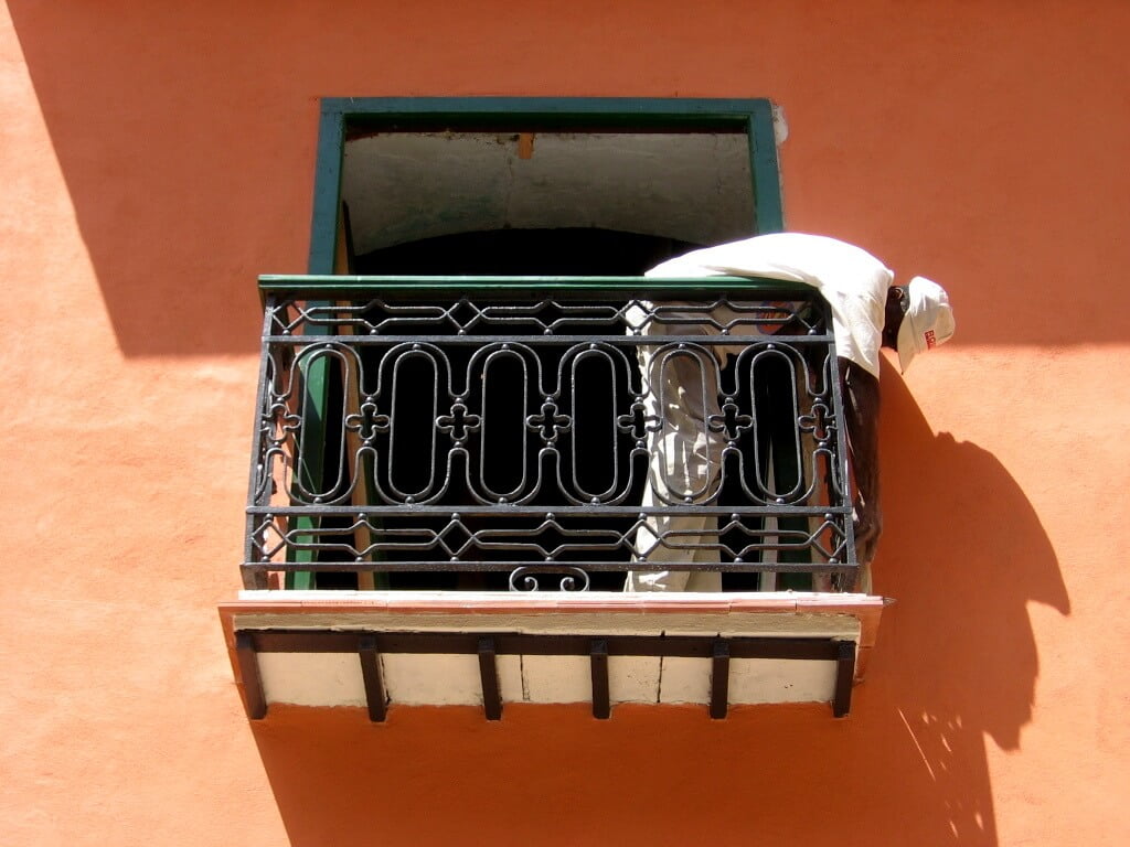 Cuba-detail-Glimpses-of-The-World