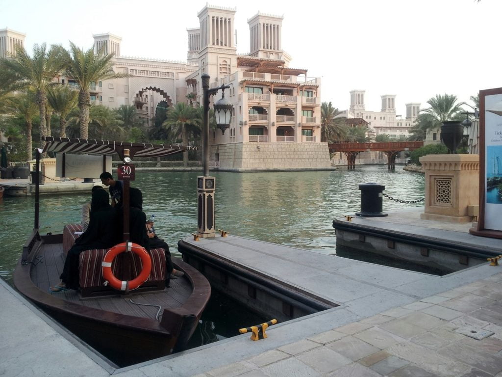 Dubai: SHOPPING AND SKYDIVING (4)