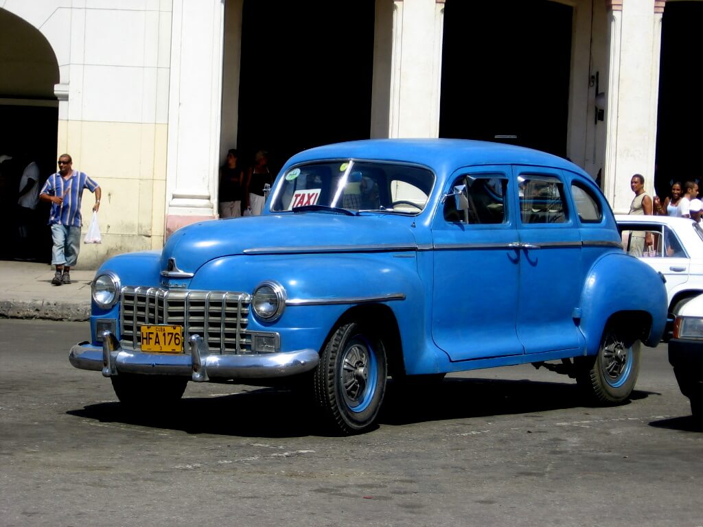 Cuba-old-cars-Glimpses-of-The-World