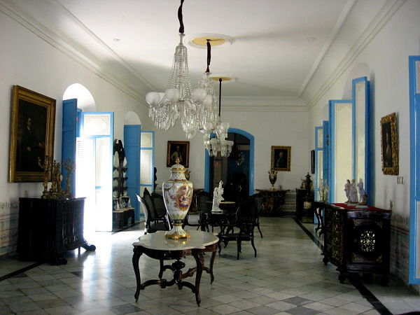 Charming old colonial furniture, Glimpses of The World_opt