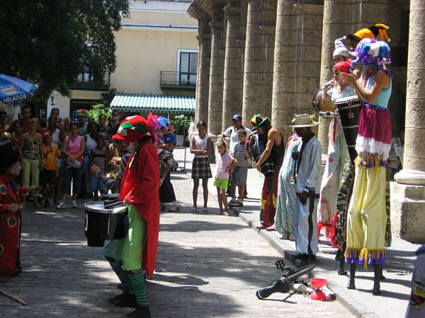 Entertainment group at Plaza de Armas, Glimpses of The World_opt