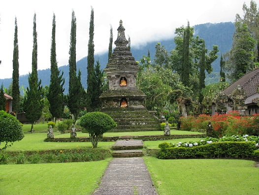 Bali-Ulun-Danu-Beratan-Glimpses-of-The-World