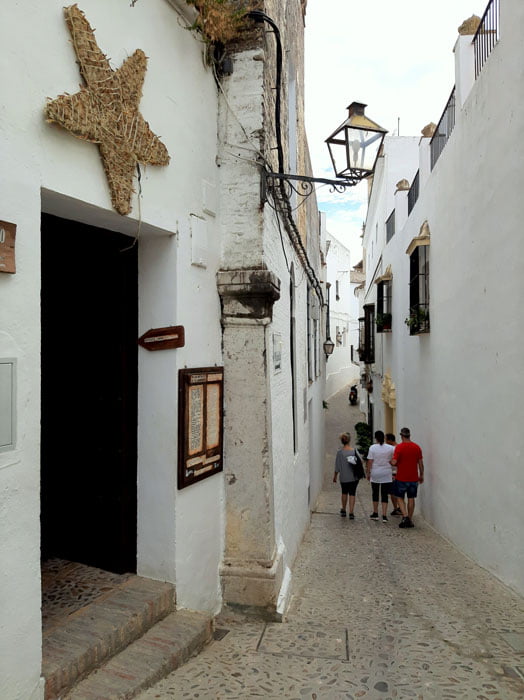 Arcos-de-la-Frontera-Spain-Glimpses-of-the-World