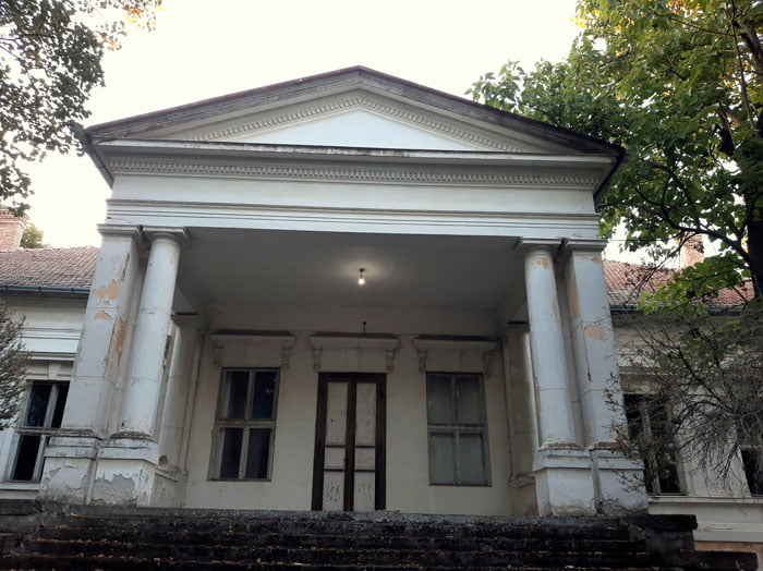 Serbia-travel-Novi-Becej-Sokolac-Glimpses-of-the-World
